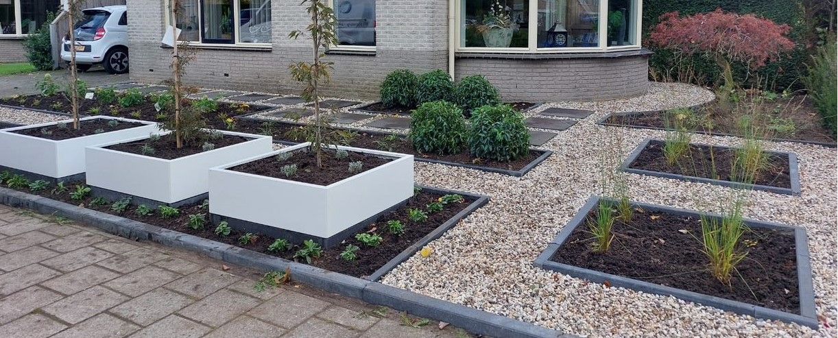 Viereckige Pflanzgefäß