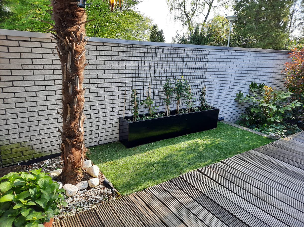 Pflanzkübel aus pulverbeschichtetem Stahl Pflanzkübel aus pulverbeschichtetem Stahl