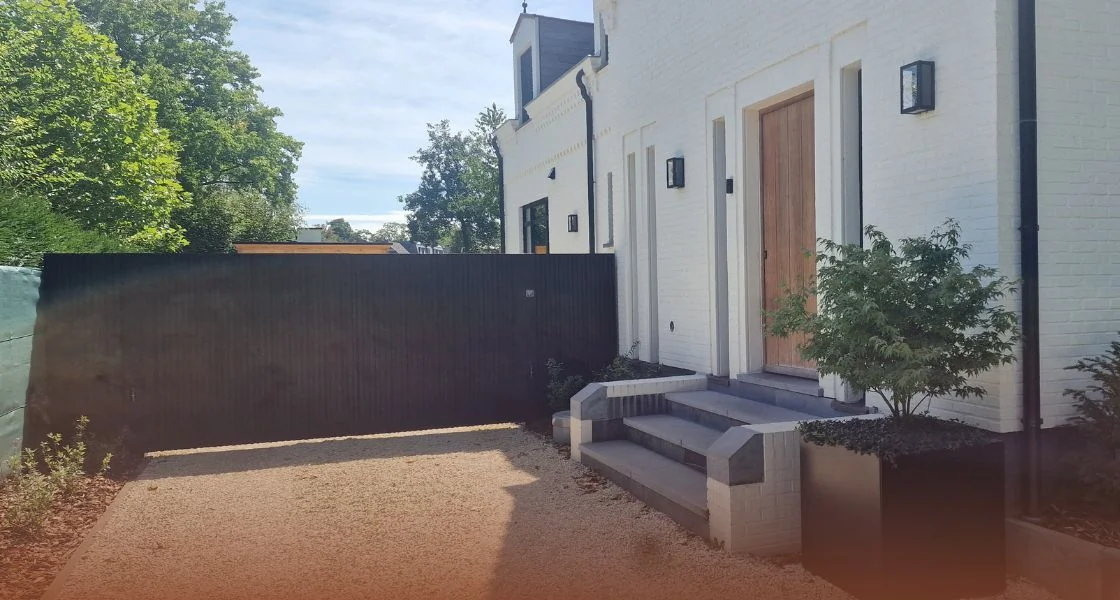 Inspiration für einen Vorgarten mit Einfahrt