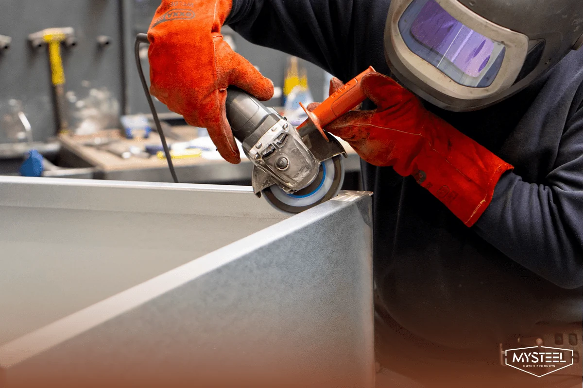 Cortenstahl bearbeiten wie ein Profi: Schleifen, Bohren, Sägen und mehr